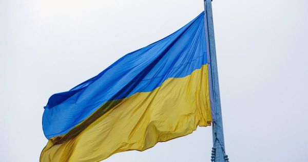 En soutien à l'Ukraine, ces drapeaux bleus et jaunes fleurissent un peu partout