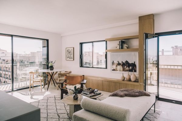 Recréer un salon tendance en beige et bois