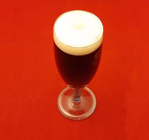 Black velvet. Cocktail irlandais avec du champagne et de la bière Guinness