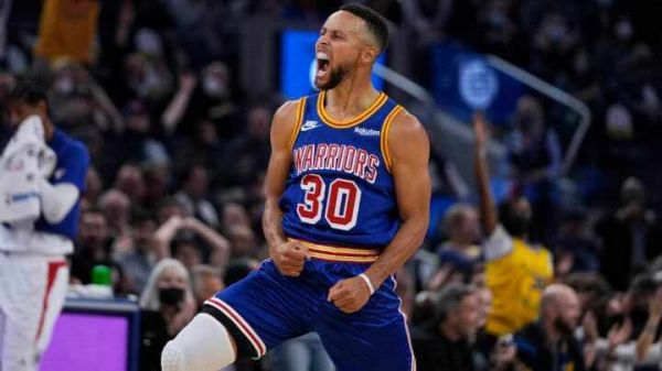 Stephen Curry probablement de retour pour les playoffs