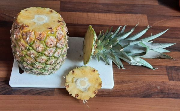 Ananas victoria. Comment le couper en morceaux ou en tranches ?