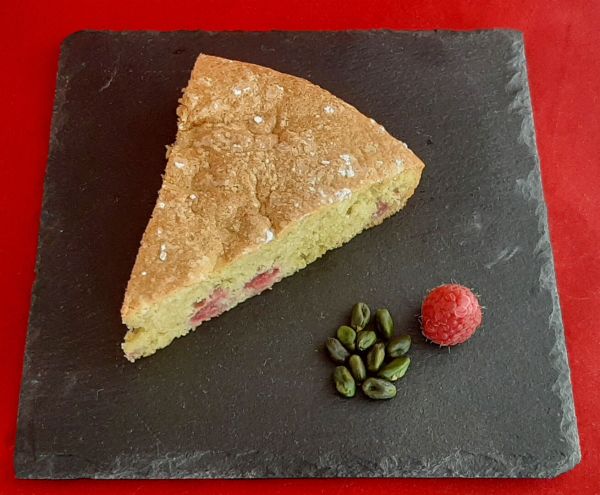 Gâteau pistache framboise moelleux. Recette gourmande pour le goûter.