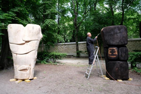 Exposition : les bois vivants de Wang Keping