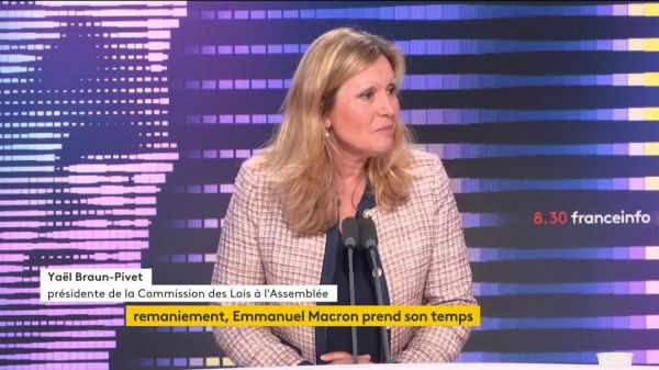 Remaniement, pouvoir d'achat et crimes de guerre en Ukraine... Le "8h30 franceinfo" de Yaël Braun-Pivet