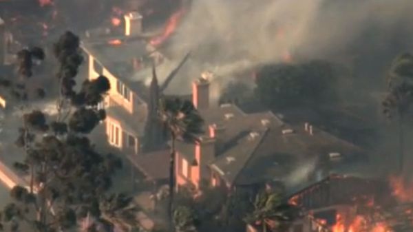 États-Unis : en Californie, la ville de Laguna ravagée par un incendie
