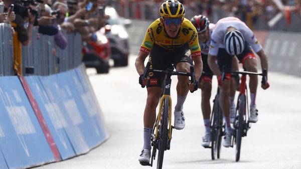 DIRECT. Giro 2022 : Mathieu van der Poel favori de la boucle napolitaine... Suivez la huitième étape du Tour d'Italie