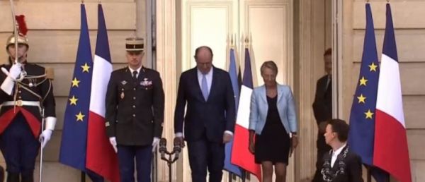 Regardez l'intégralité des discours de Jean Castex et Elisabeth Borne à Matignon lors de la passation de pouvoir qui s'est déroulé dans la cours de Matignon - Vidéo