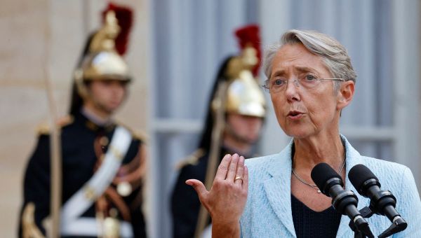 "Allez au bout de vos rêves" : Élisabeth Borne dédie sa nomination à Matignon "à toutes les petites filles"