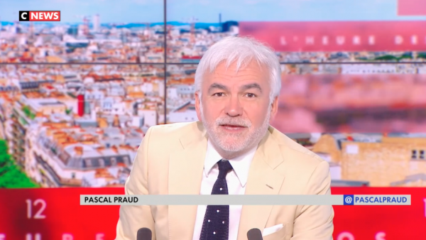 Cnews : Pascal Praud reconnaît en direct la proximité de la chaîne avec les idées d'Éric Zemmour