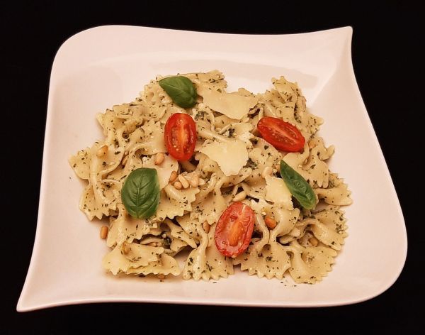 Pâtes au pesto. Une recette de salade italienne gourmande et originale !