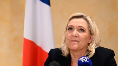 Législatives: Marine Le Pen veut proposer une loi contre le port du burkini