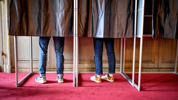 Législatives : le point sur les dissidences PS, Renaissance, LR et RN