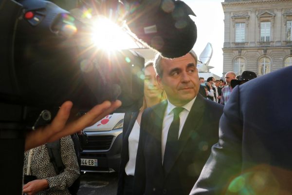 Dans les Hauts-de-France, Xavier Bertrand subventionne les opposants aux éoliennes