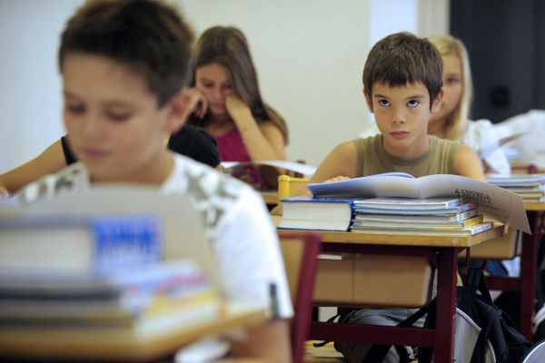 Philippe Aghion et Emmanuel Combe : « L'avenir des enfants issus de milieux défavorisés se joue aussi en dehors du temps scolaire »