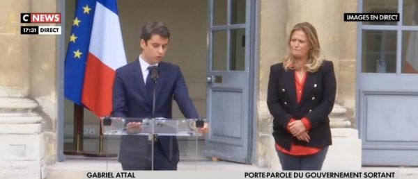 Regardez la passation de pouvoir entre Gabriel Attal et Olivia Grégoire, qui devient la nouvelle porte-parole du gouvernement - VIDEO
