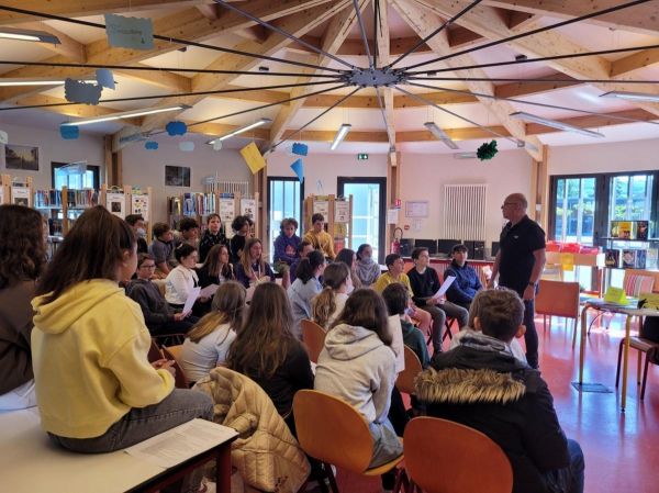 Monein : les collégiens ont rencontré l'écrivain Gilles Vincent