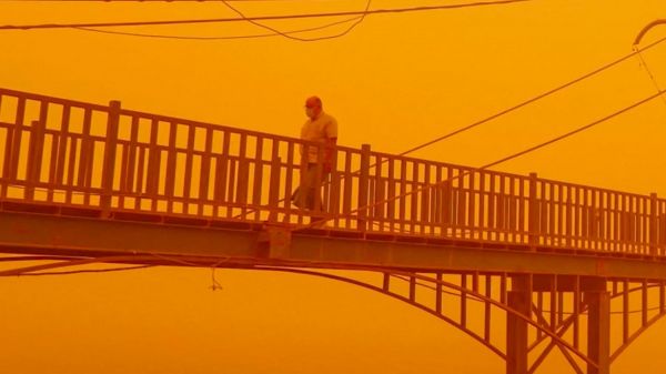 Photo Hebdo : une tempête de sable en Irak, une piscine en pleine rue au Liban... La semaine d'actualité mondiale résumée en clichés