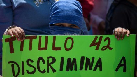 Un juge empêche la levée d'une mesure sanitaire bloquant les migrants aux frontières américaines