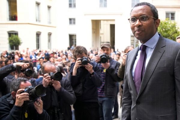 Gouvernement Borne : l'extrême droite prend pour cible Pap Ndiaye, le nouveau ministre de l'éducation nationale ; la première ministre le défend