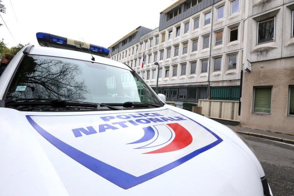 Pau : ivres, ils percutent des voitures garées