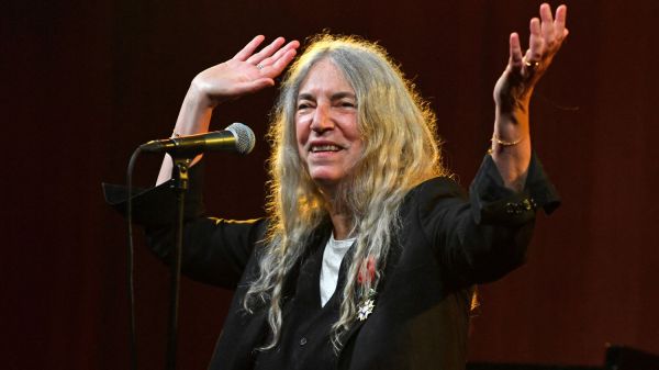 "J'ai adopté la France toute ma vie" : Patti Smith reçoit la Légion d'honneur lors d'une cérémonie à New York