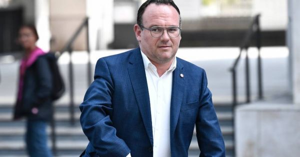 Affaire Abad : le gouvernement "aux côtés" de celles qui accusent, la justice "seule à pouvoir trancher", affirme Olivia Grégoire