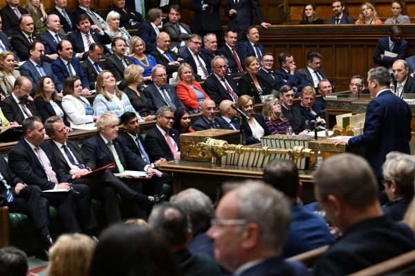 « Le gouvernement Johnson n'exclut pas, au mépris des convenances libérales, de taxer les superprofits des fournisseurs d'énergie »