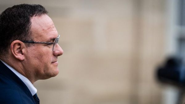 DIRECT. Damien Abad accusé de viols : à ce stade, le parquet de Paris ne donne pas suite au signalement reçu "faute d'élément permettant d'identifier la victime"