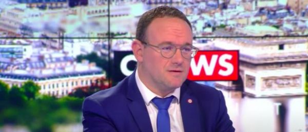 Affaire Damien Abad: Le parquet de Paris n'ouvre pas d'enquête "en l'état", estimant ne pas disposer "d'élément permettant d'identifier la victime des faits dénoncés"
