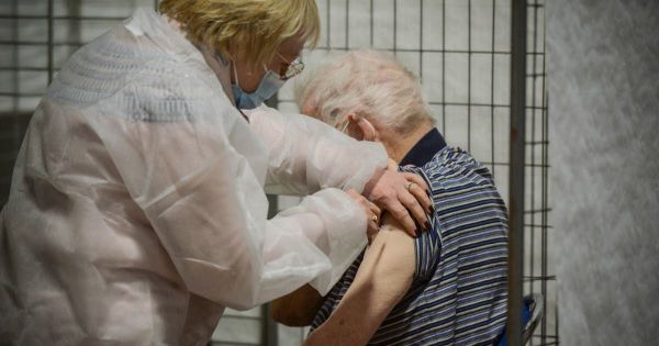 Covid-19. Pourquoi les plus fragiles auront besoin d'une nouvelle dose de vaccin en septembre