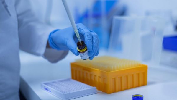 Virus oncolytique : injecté sur un premier patient, ce "tueur de cancer", issu de la variole, suscite l'espoir