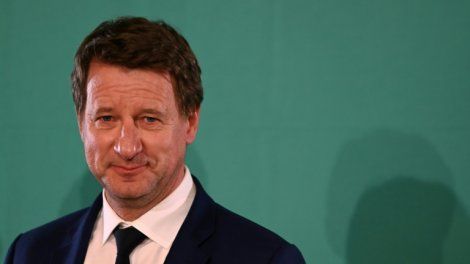 Législatives: Jadot au soutien du boulanger Stéphane Ravacley, candidat "atypique"
