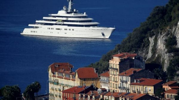 Ukraine: Bruxelles veut faciliter la confiscation des avoirs d'oligarques