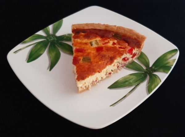 Quiche aux poivrons et lardons. Recette pour une entrée froide ou chaude.