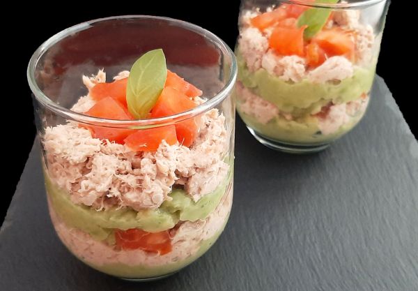 Verrine avocat thon tomate. Une recette d'apéro pour Noël ou Pâques