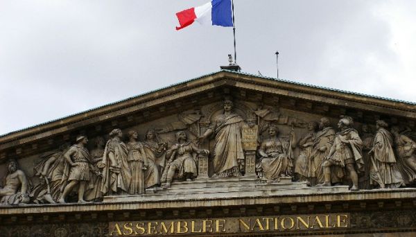 Législatives 2022 : la NUPES et l'extrême droite en force face au camp présidentiel