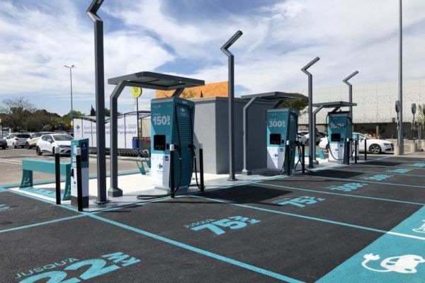 Bornes de recharge dans les supermarchés : la gratuité pour toujours ?