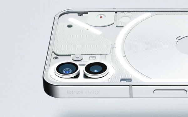 Nothing phone (1) : le smartphone se dévoile sous sa coque transparente