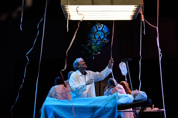 À Lyon,  Beckett et Les Chiens de Navarre réveillent les Nuits de Fourvière (et les consciences)