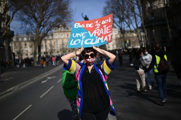 Seniors actifs et jeunes tentent de s'unir autour d'une « alliance des générations pour le climat »