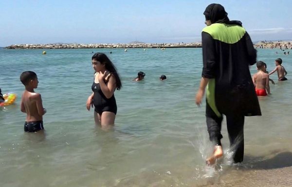 lle-de-France : Le burkini est un « épiphénomène » sur les bases de loisirs