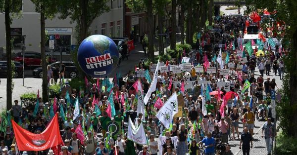 Des milliers de manifestants défilent contre le G7 en Allemagne