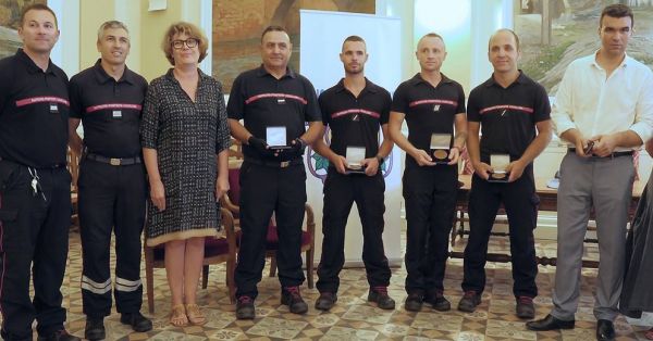 Vaison-la-Romaine : quatre pompiers reçoivent la médaille de la ville