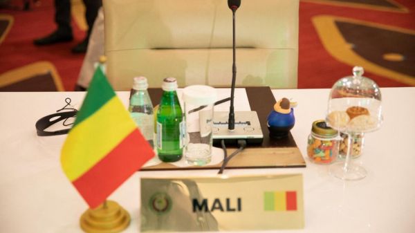 Mali: Bamako met les bouchées doubles pour obtenir la levée des sanctions au sommet d'Accra