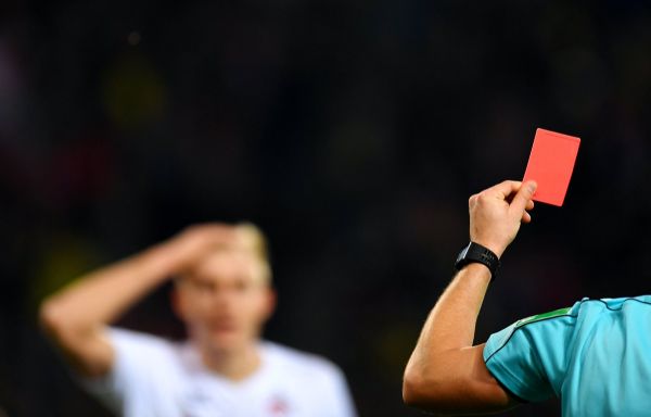 Auvergne : un footballeur amateur condamné à 15 ans de suspension pour l'agression d'un arbitre