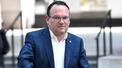 Affaire Damien Abad : une plainte pour tentative de viol déposée contre le ministre des Solidarités