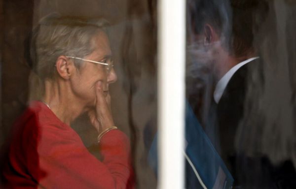 EN DIRECT. Poursuite des tractations à Matignon et bataille du perchoir à l'Assemblée...