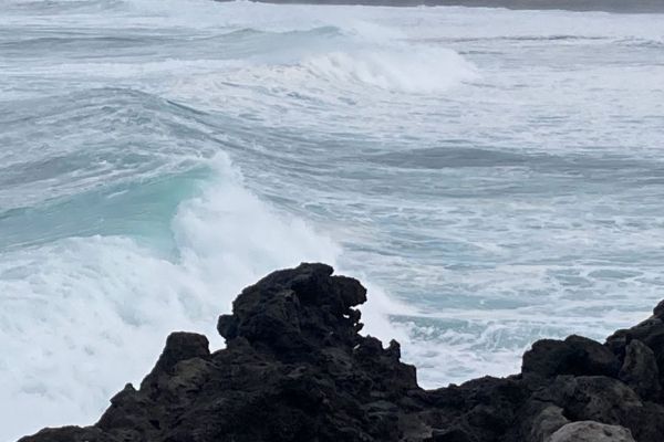 Fortes houles : la Pointe des Aigrettes, la Pointe de la Table et Saint-Pierre passent en vigilance renforcée vagues-submersion