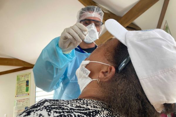 Covid-19 : 5 décès, 1 500 nouveaux cas et un taux d'incidence en hausse