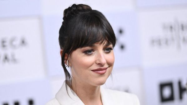 Dakota Johnson balance sur le tournage "psychotique" de "50 Nuances de Grey"